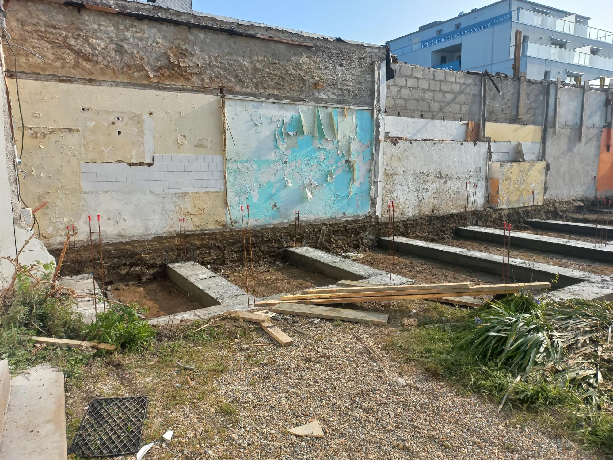Fondations de l’extension à Quiberon pendant le gros œuvre.